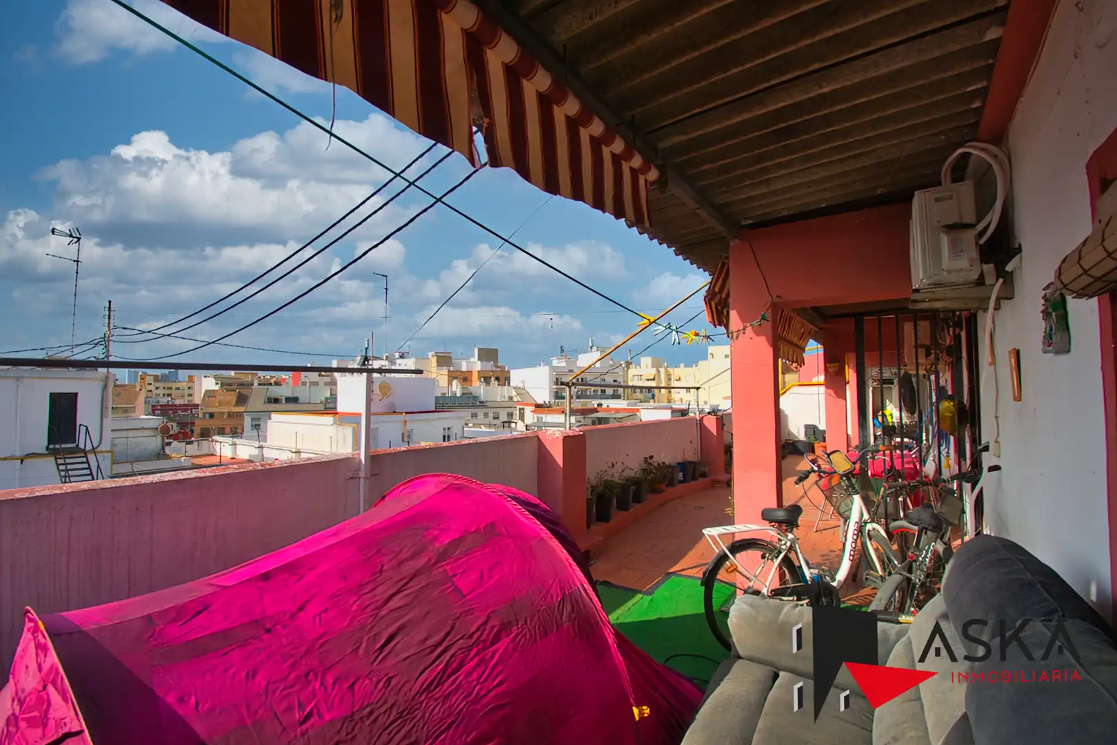Vista exterior de Ático en venta en Valencia con Aire acondicionado, Terraza y Amueblado