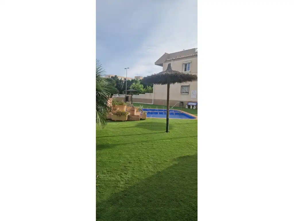 Casa pareada con piscina en venta en Urbanizacion Pau 8, imagen 3