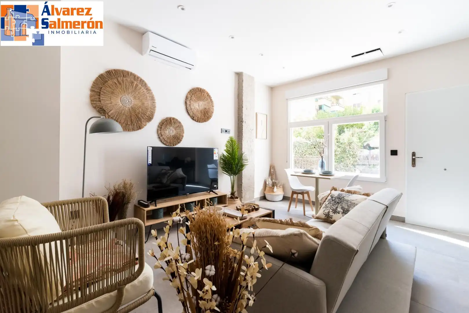 Living room of Study for sale in Granada  with Air Conditioner, Heating and Furnished