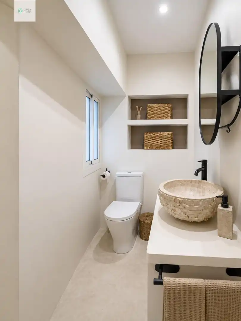 Badezimmer von Wohnung zum Verkauf in Vilanova i la Geltrú mit Klimaanlage, Heizung und Balkon