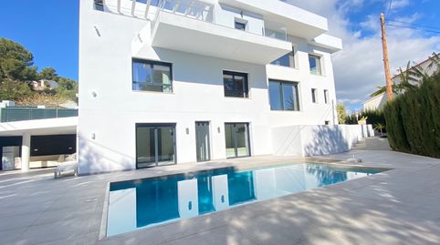 ltpgt ltstronggtTe presentamos este chalet de lujoltstronggtltbrgtUn hogar con estilo, confort y unas vistas al mar impresionantes