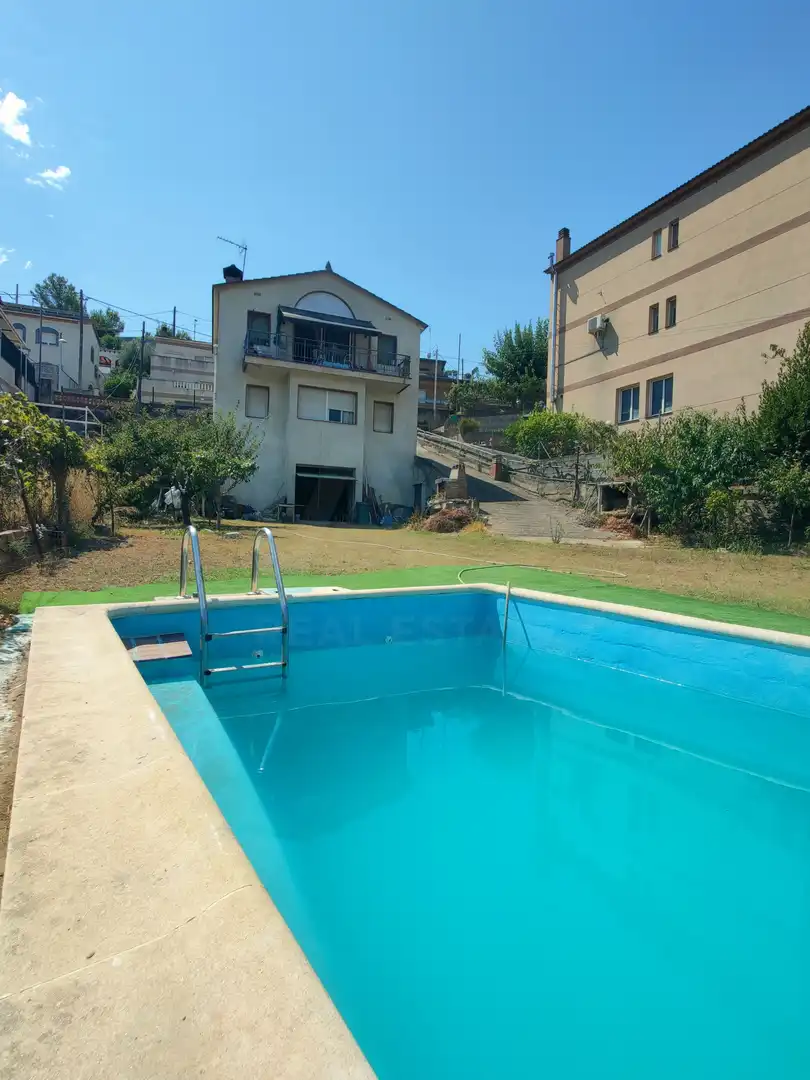 Piscina de Finca rústica en venda en Sant Vicenç Dels Horts amb Calefacció, Terrassa i Piscina