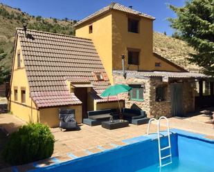 Vista exterior de Finca rústica en venda en Camarena de la Sierra amb Terrassa i Piscina