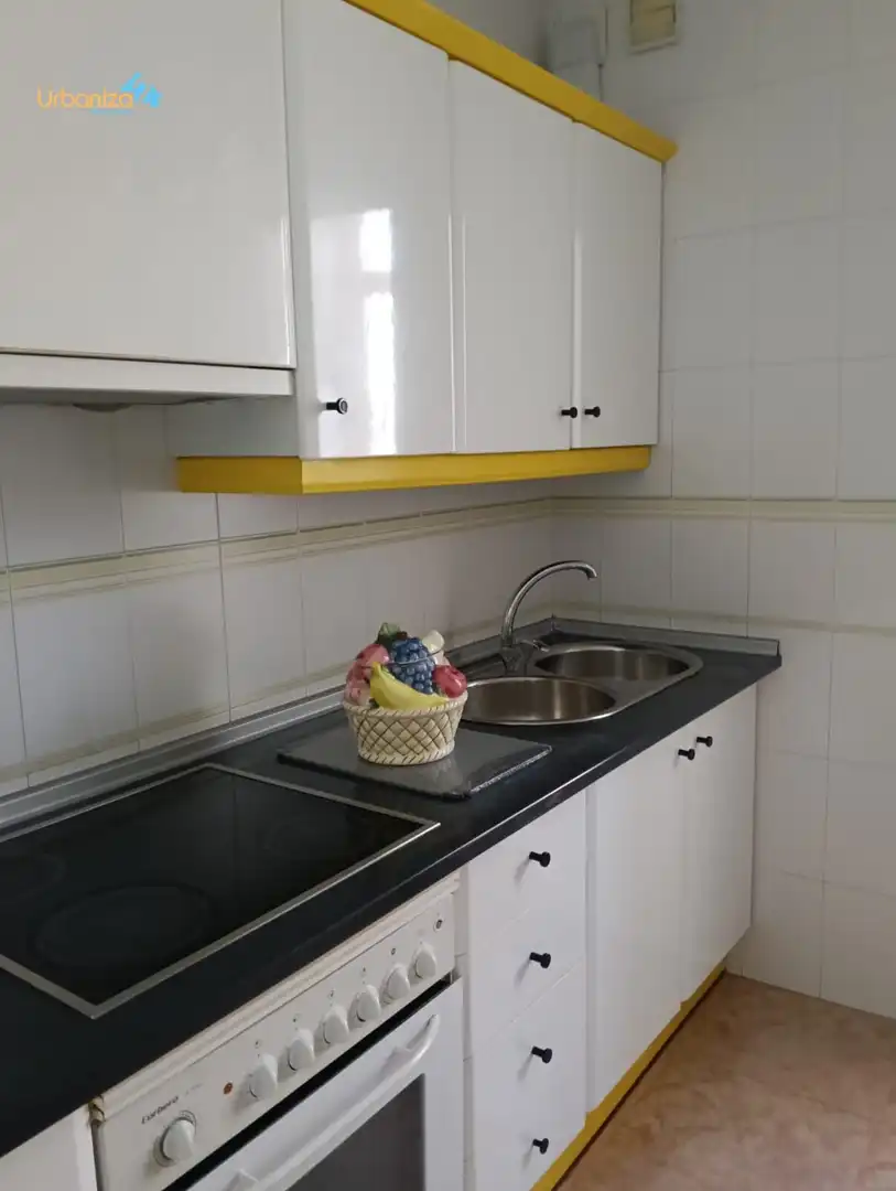 Cuina de Apartament de lloguer en Badajoz amb Aire condicionat, Moblat i Piscina comunitària