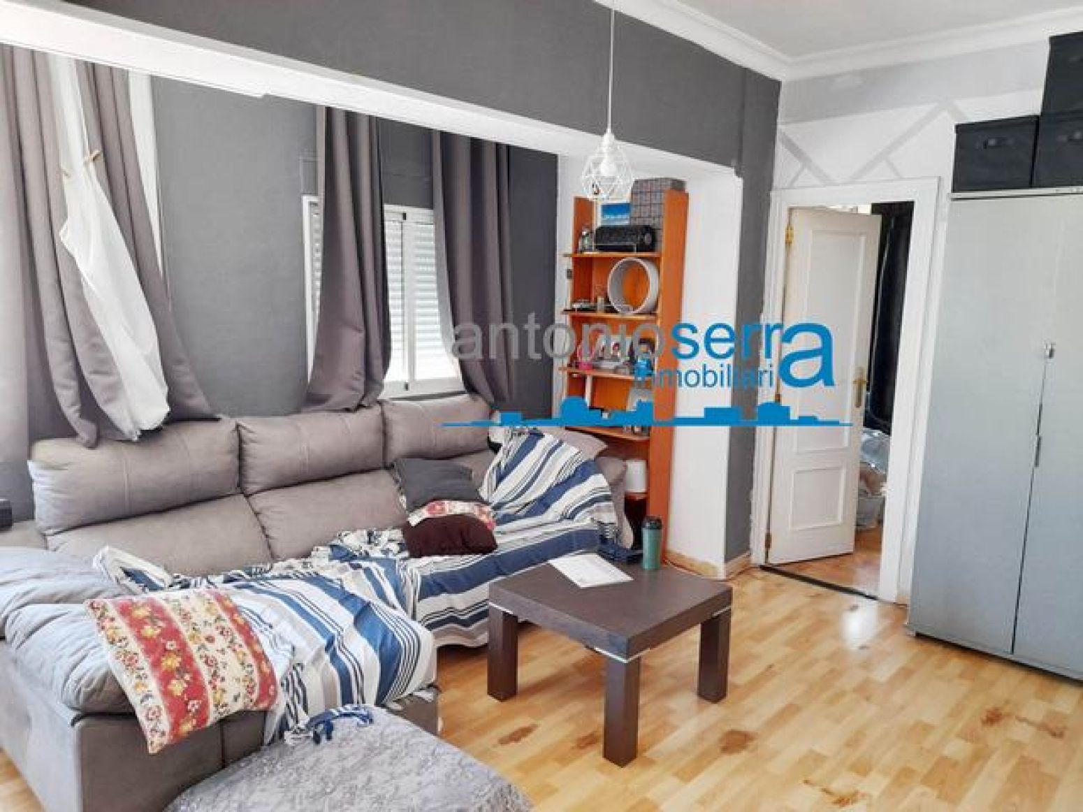 Living room of Flat for sale in  Valencia Capital  with Air Conditioner and Parquet flooring