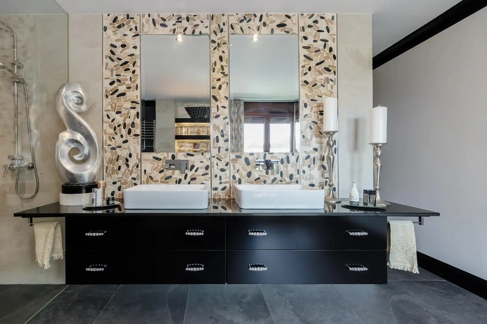 Bathroom of Houses for sale in Oia  with Air Conditioner, Heating and Private garden