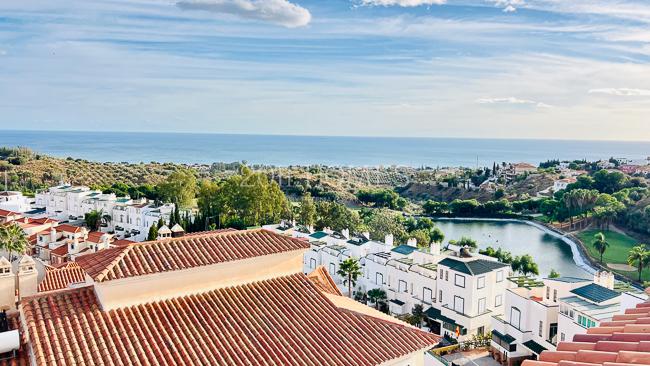 Foto 1 de Casa adosada en venda a Calle Estados Unidos, Añoreta Golf - Paraíso del Sol, Málaga