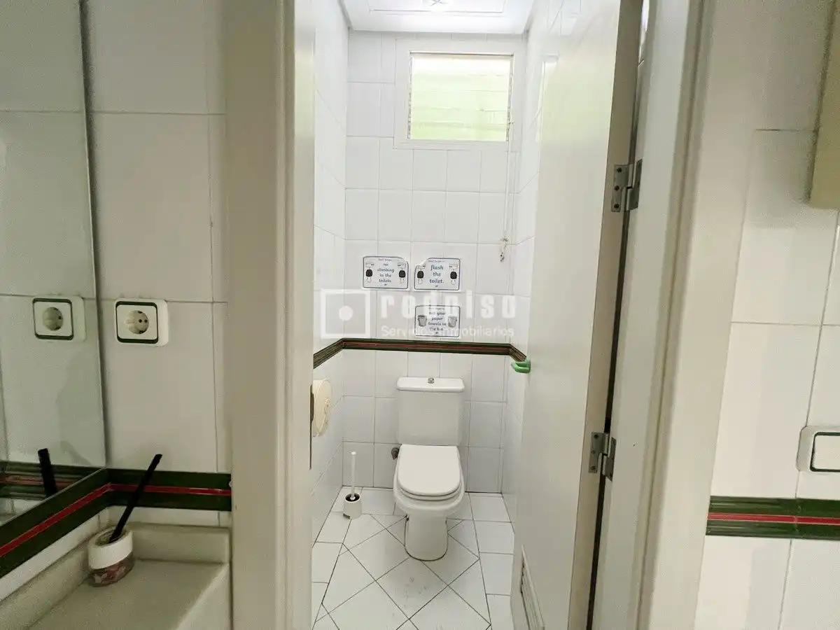 Baño de Local en venta en Málaga con Aire acondicionado