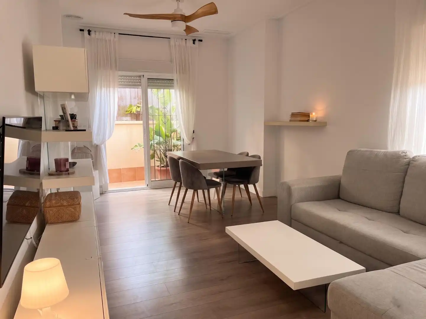 Sala de estar de Planta baja en venta en Elche / Elx con Aire acondicionado, Terraza y Amueblado