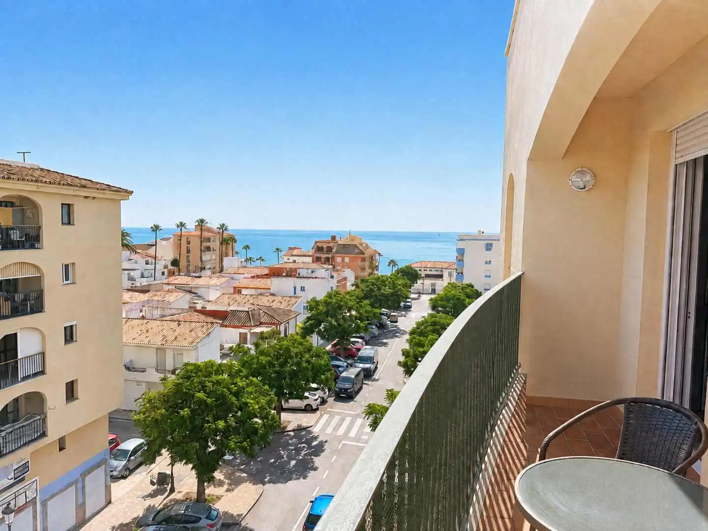 Außenansicht von Wohnungen zur Miete in Manilva mit Terrasse, Möbliert und Gemeinschaftspool