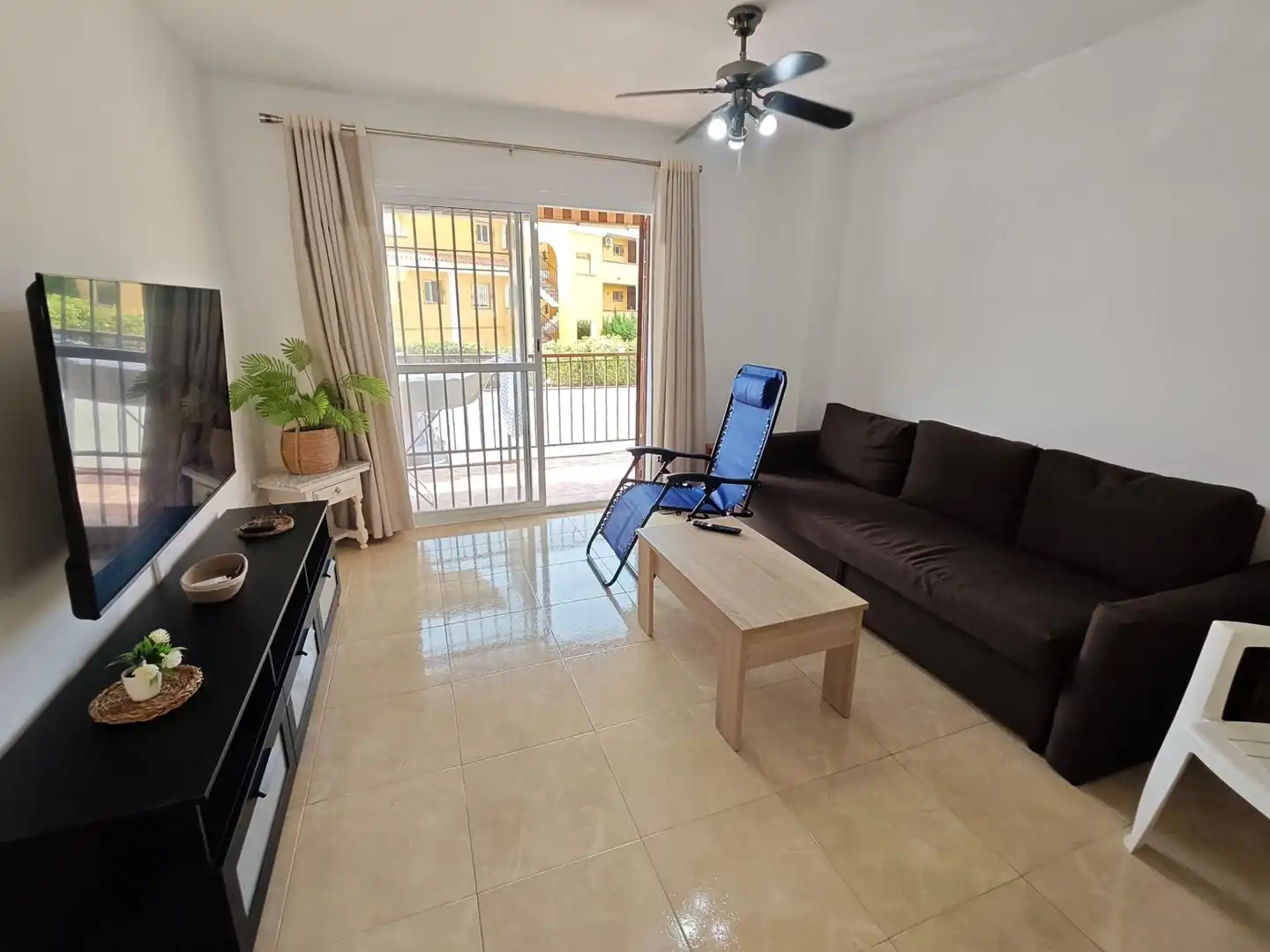 Wohnzimmer von Wohnungen zur Miete in Benalmádena mit Terrasse, Möbliert und Gemeinschaftspool