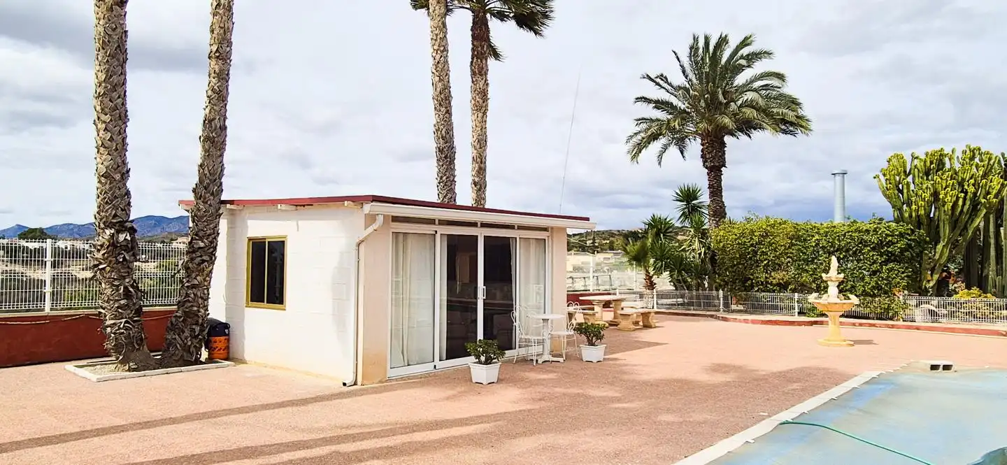 Vista exterior de Casa o xalet en venda en Elche / Elx amb Aire condicionat, Jardí privat i Traster