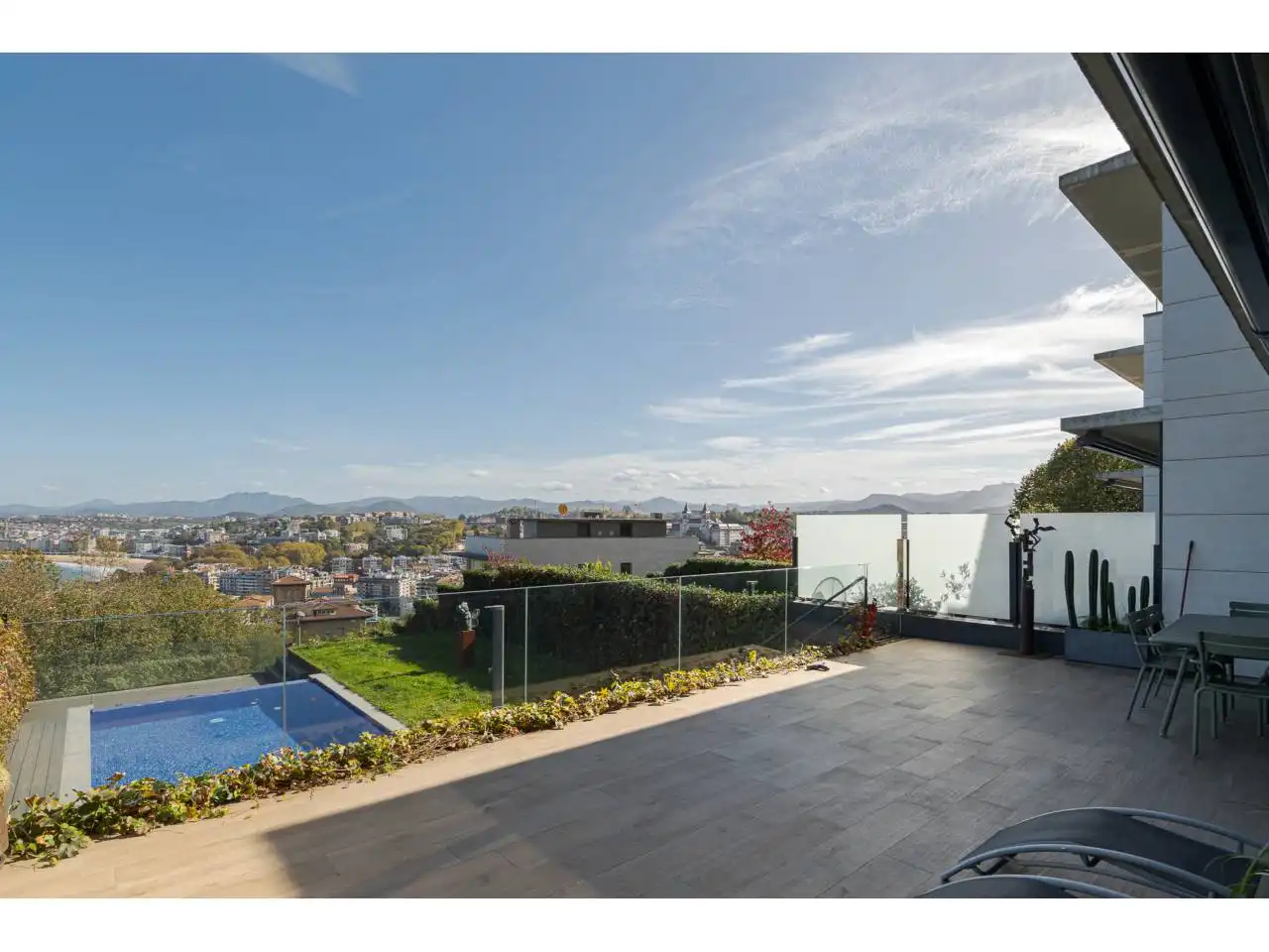Terrassa de Casa o xalet en venda en Donostia - San Sebastián  amb Calefacció, Jardí privat i Terrassa
