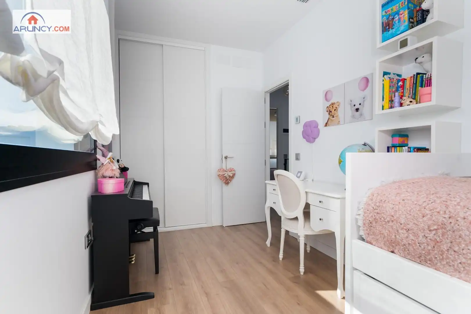 Habitación de Casa adosada en venta en Dos Hermanas con Aire acondicionado, Jardín privado y Terraza