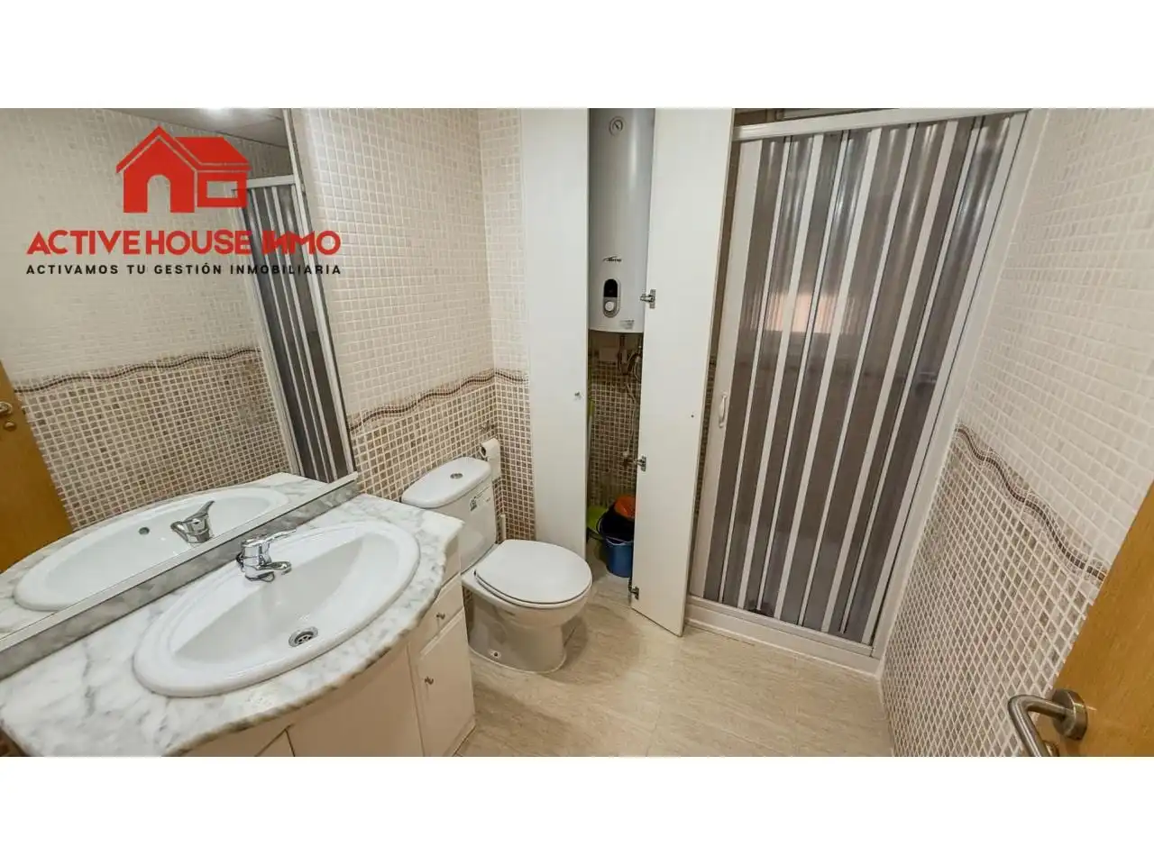 Badezimmer von Wohnung zum Verkauf in La Ràpita mit Klimaanlage, Heizung und Abstellraum