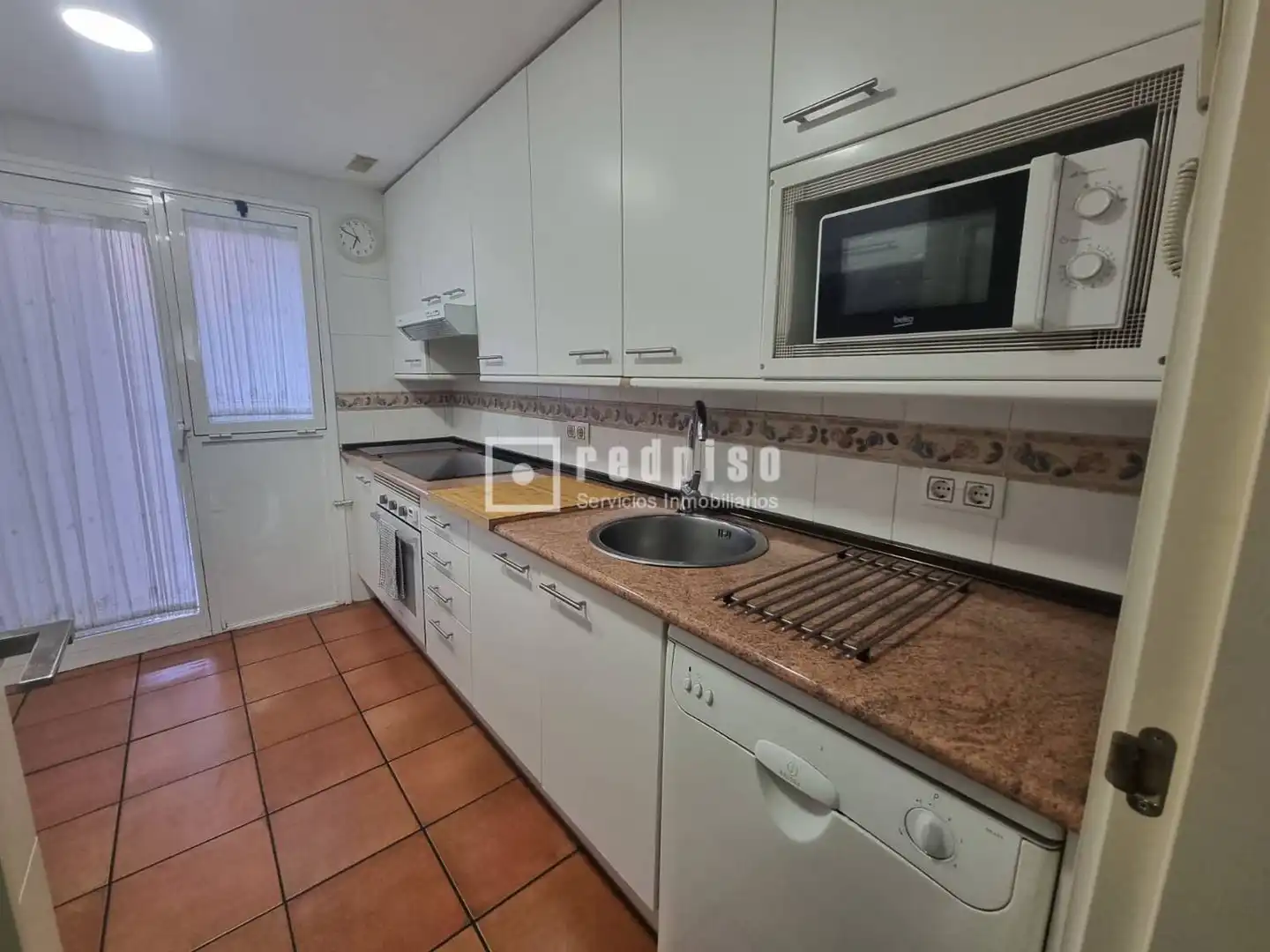 Cuina de Pis en venda en Madrid amb Aire condicionat, Calefacció i Jardí privat