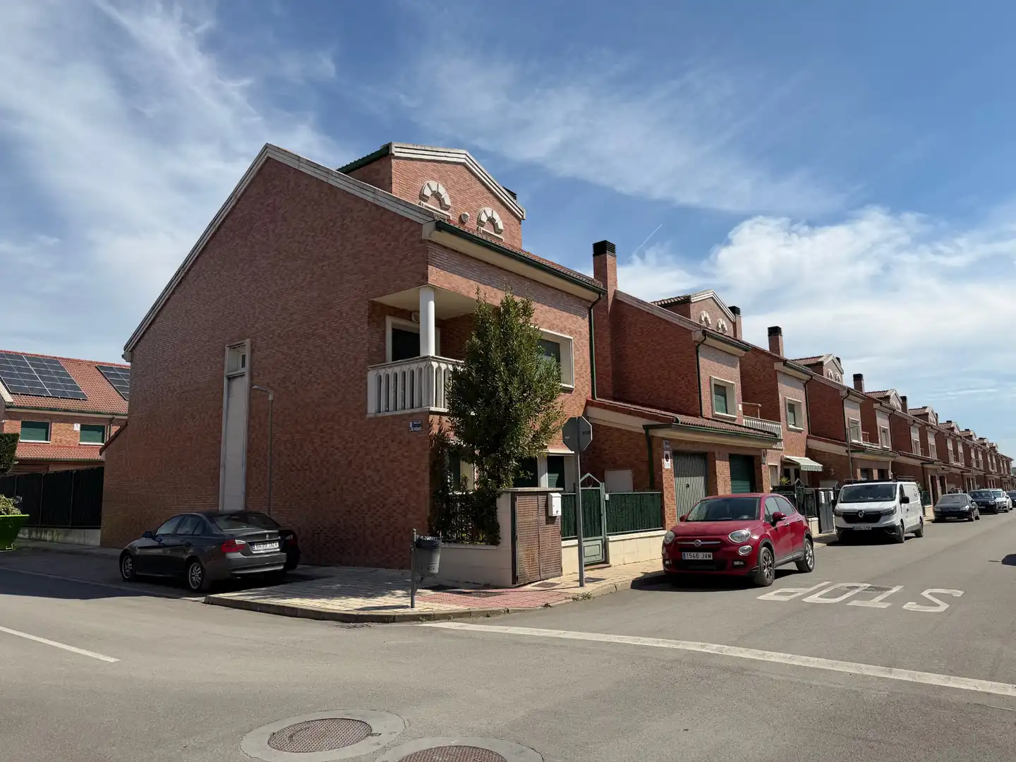 Detached house with terrace for sale in Calle la Vara