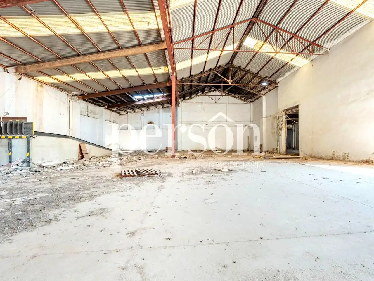 Nau industrial en venda en Manises