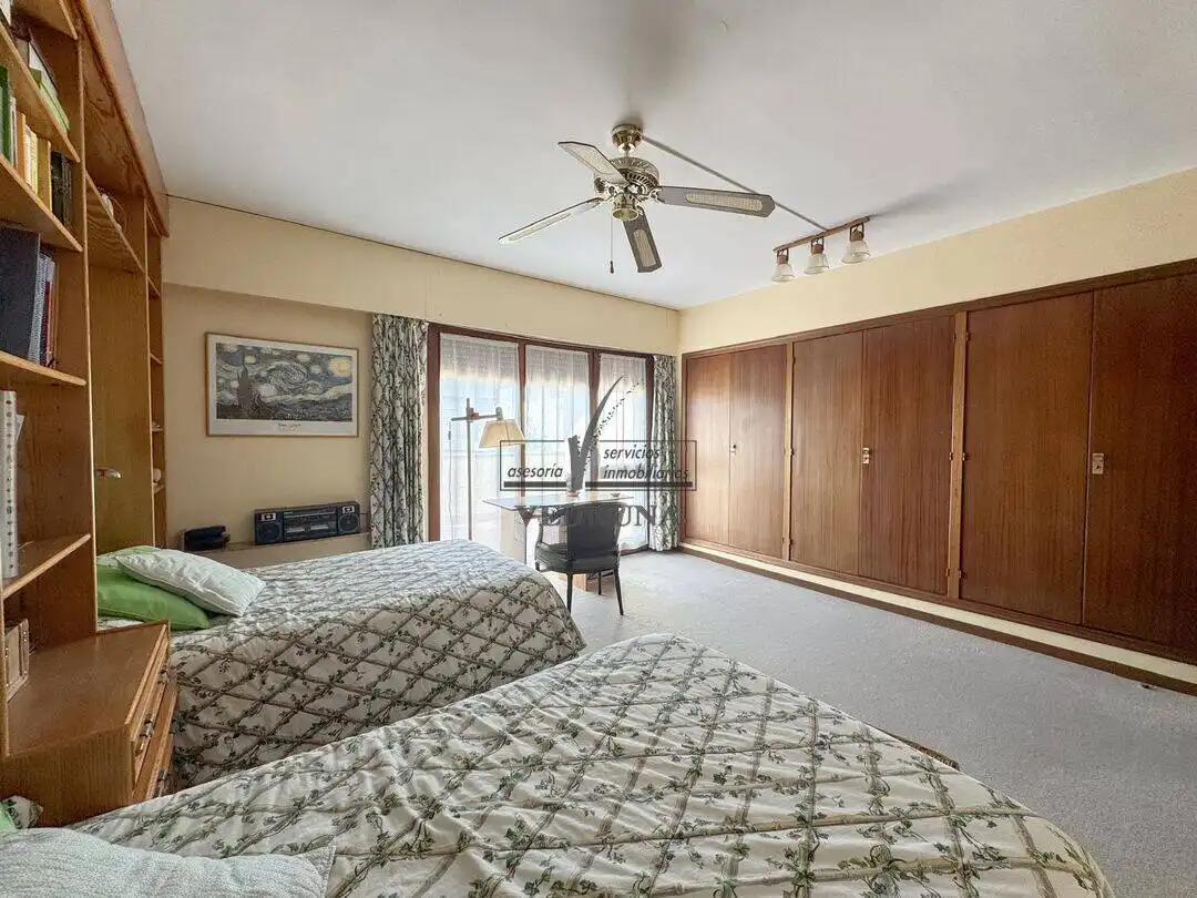 Habitación de Casa adosada en venta en Zaragoza con Aire acondicionado, Calefacción y Jardín privado