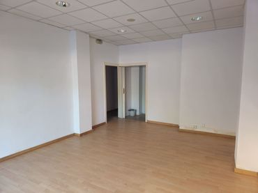 Locale commerciale in vendita a Corts Catalanes