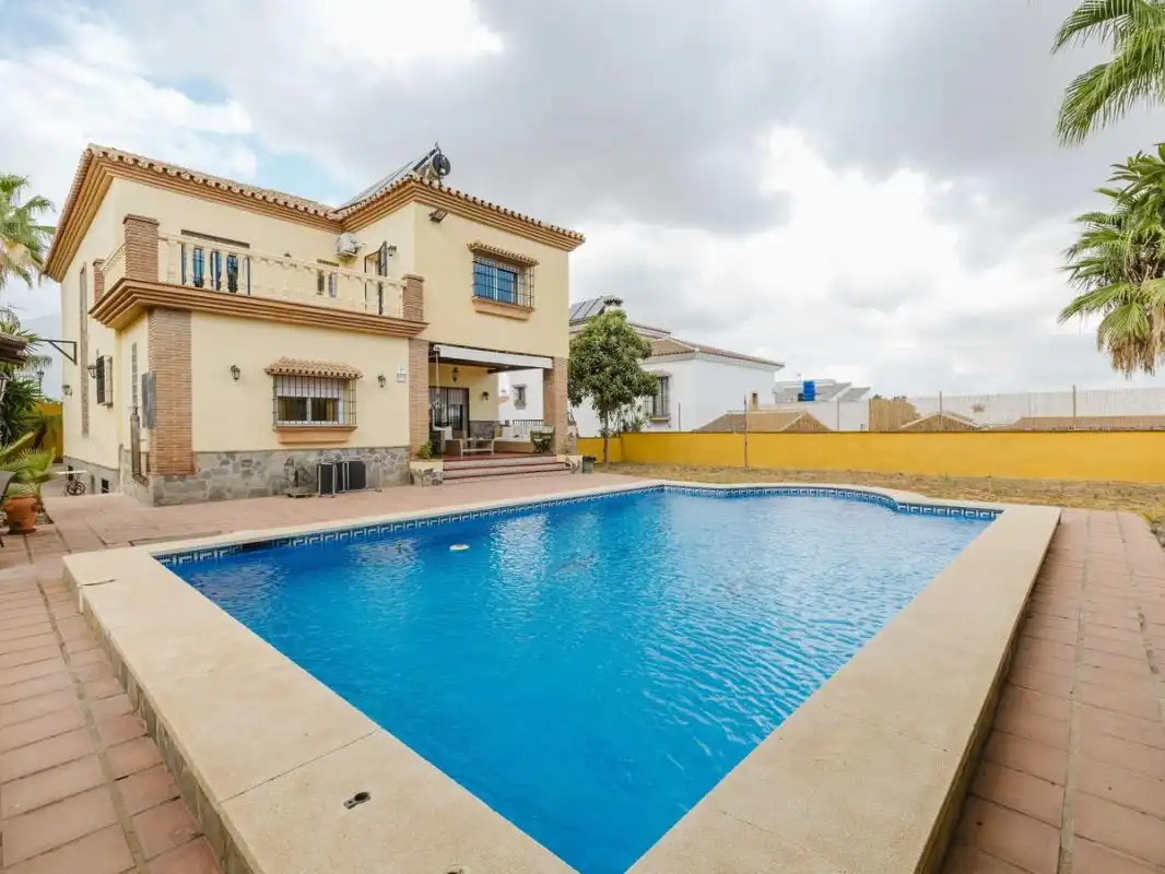 Piscina de Casa o xalet en venda en Alhaurín El Grande amb Aire condicionat, Calefacció i Jardí privat