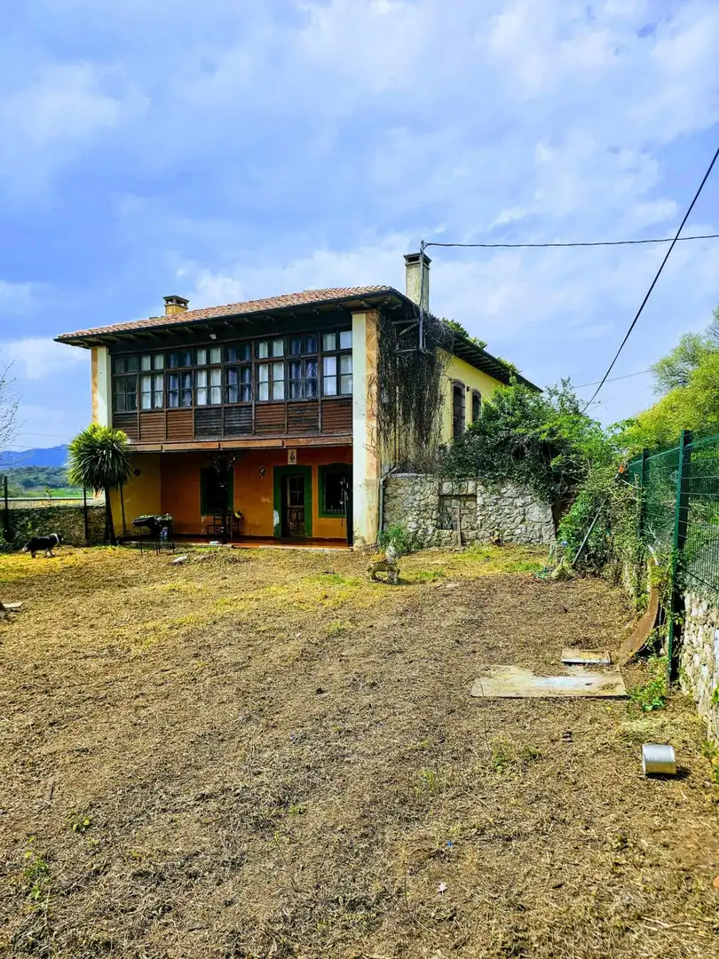 Vista exterior de Casa o xalet en venda en Ribadesella amb Calefacció, Jardí privat i Traster