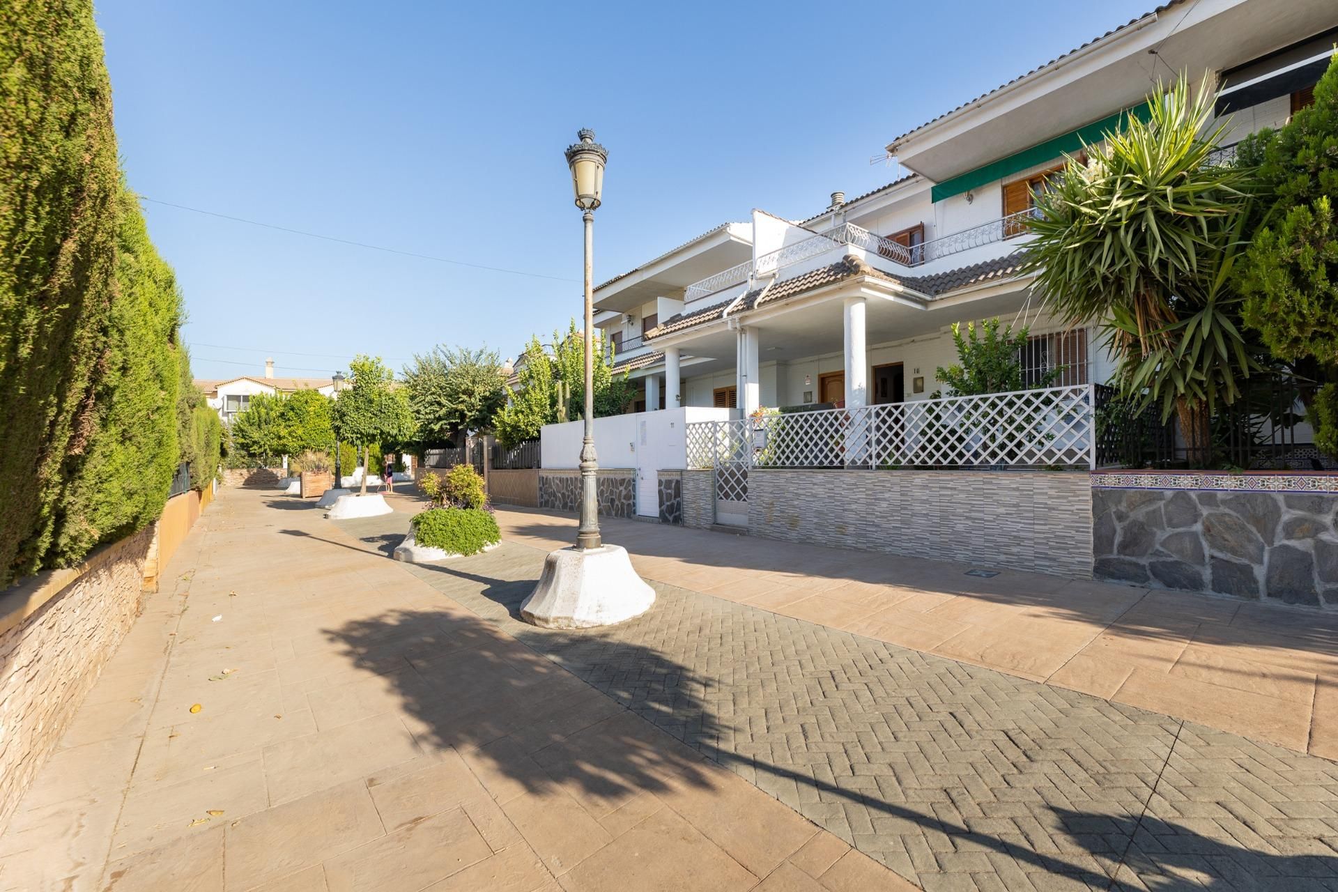 Vista exterior de Casa adosada en venda en Atarfe