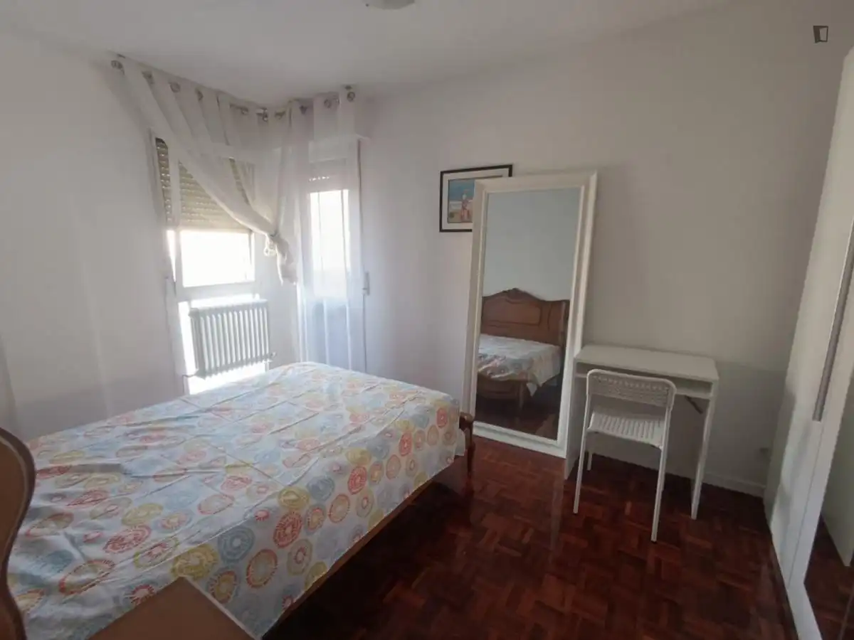 Bedroom of Apartments for share in  Pamplona / Iruña  with Furnished, Oven and Washing machine