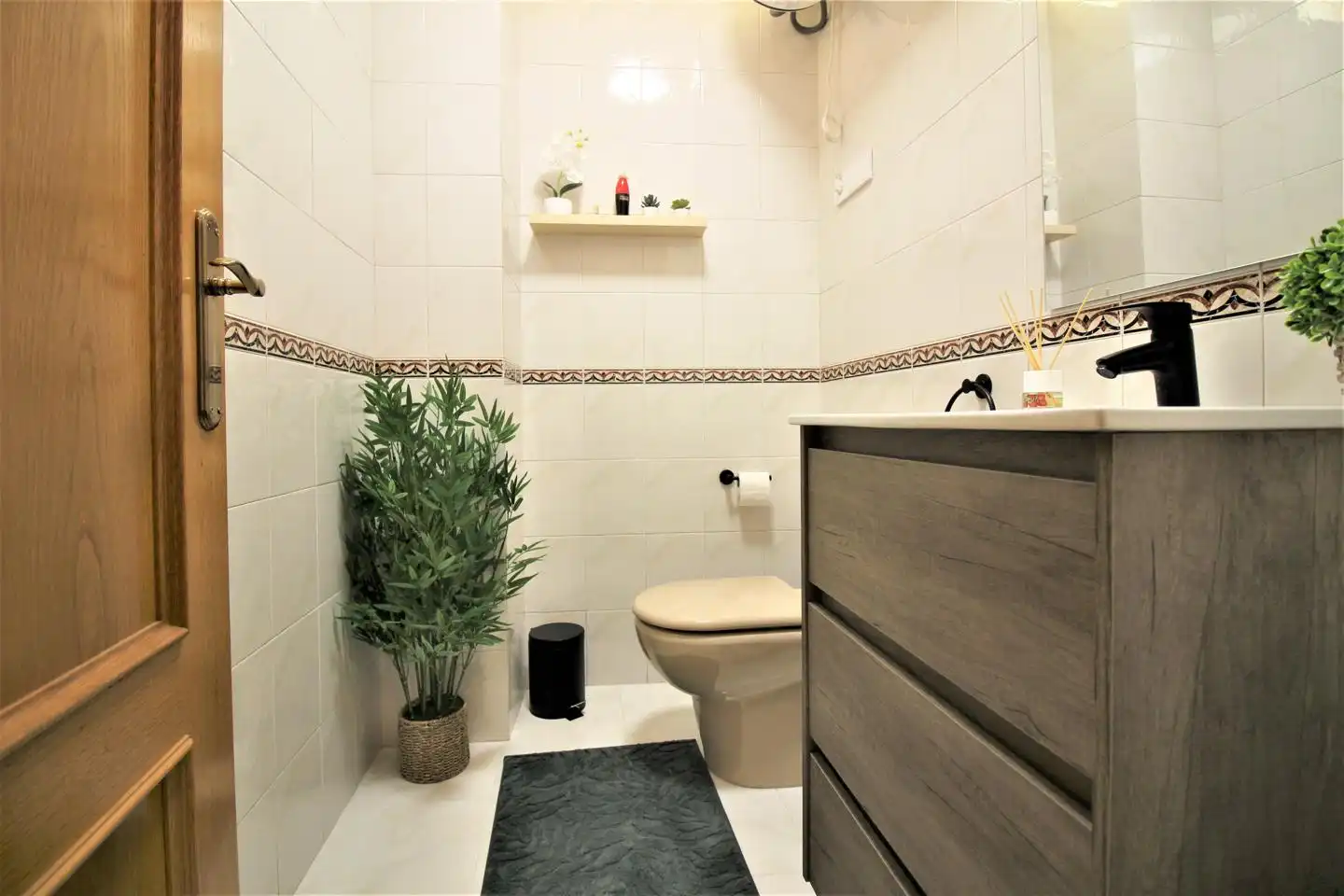 Bathroom of Flat for rent in Almería  with Air Conditioner, Furnished and Internet