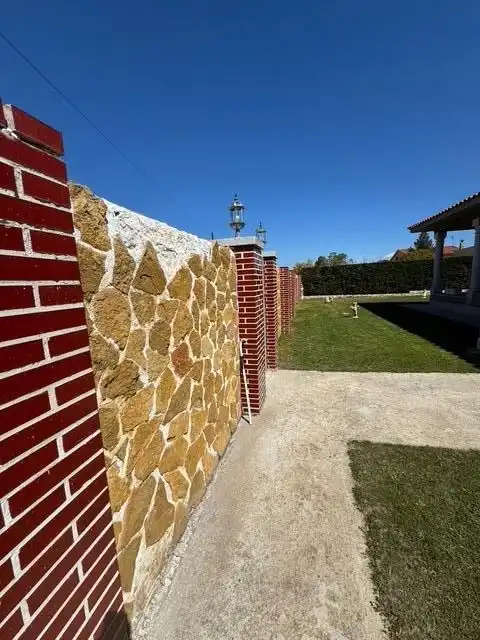 Vista exterior de Casa o xalet en venda en Calvarrasa de Arriba amb Calefacció, Jardí privat i Terrassa