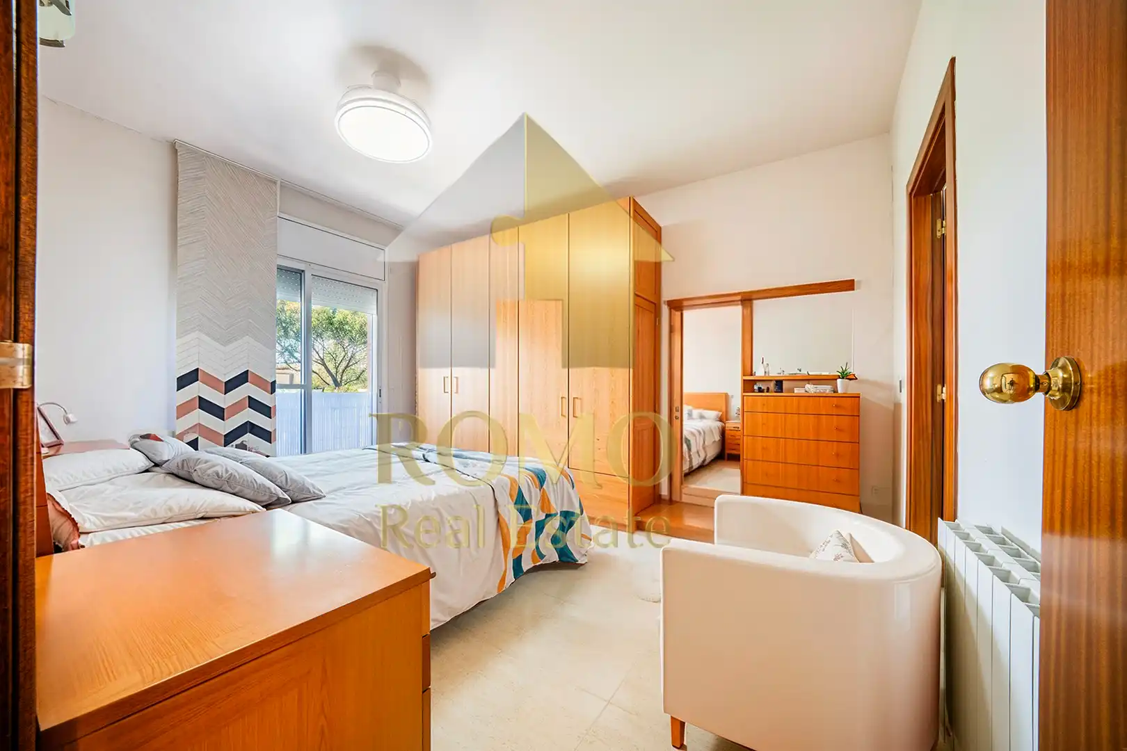 Habitación de Casa adosada en venta en Santa Perpètua de Mogoda con Aire acondicionado, Calefacción y Jardín privado