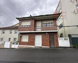 Vista exterior de Casa o xalet en venda en Cangas  amb Terrassa