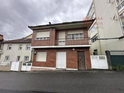 Vista exterior de Casa o xalet en venda en Cangas  amb Terrassa