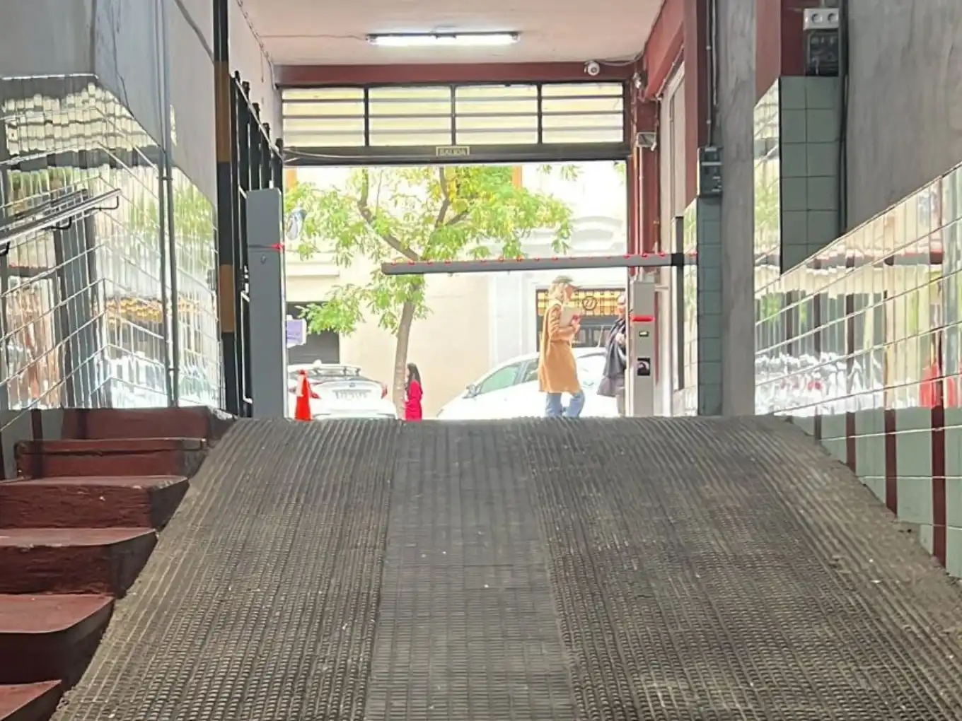 Exterior view of Garage for rent in Madrid  with Alarm
