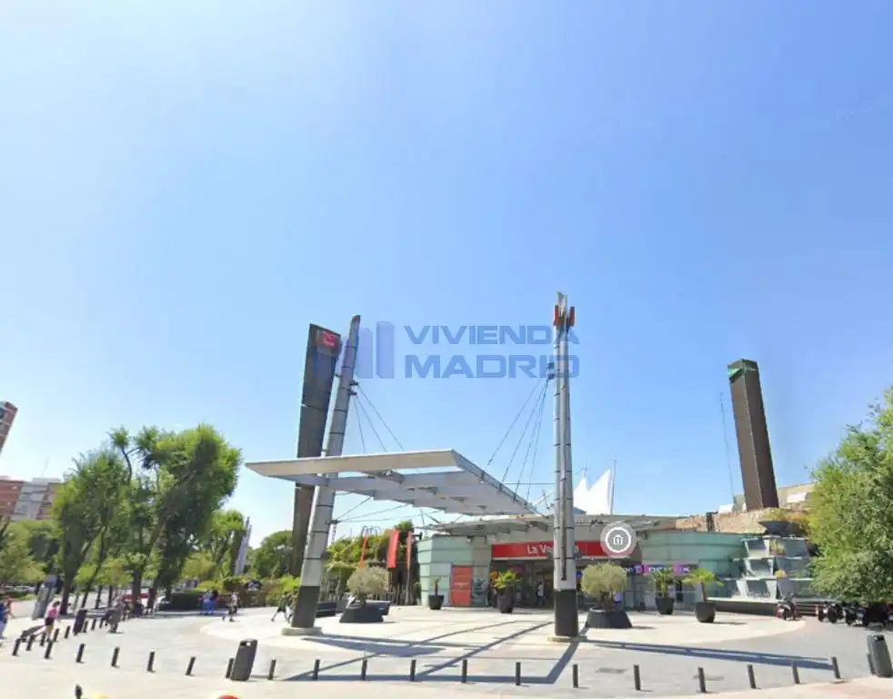 Außenansicht von Wohnung zur Miete in Madrid mit Heizung, Terrasse und Abstellraum