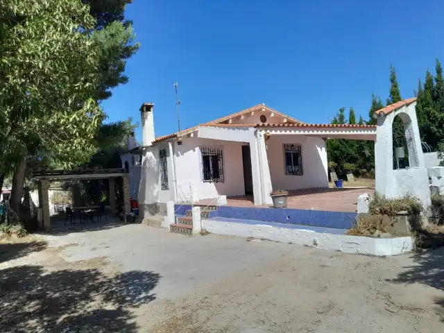 Detached house with pool for sale in Montroi / Montroy