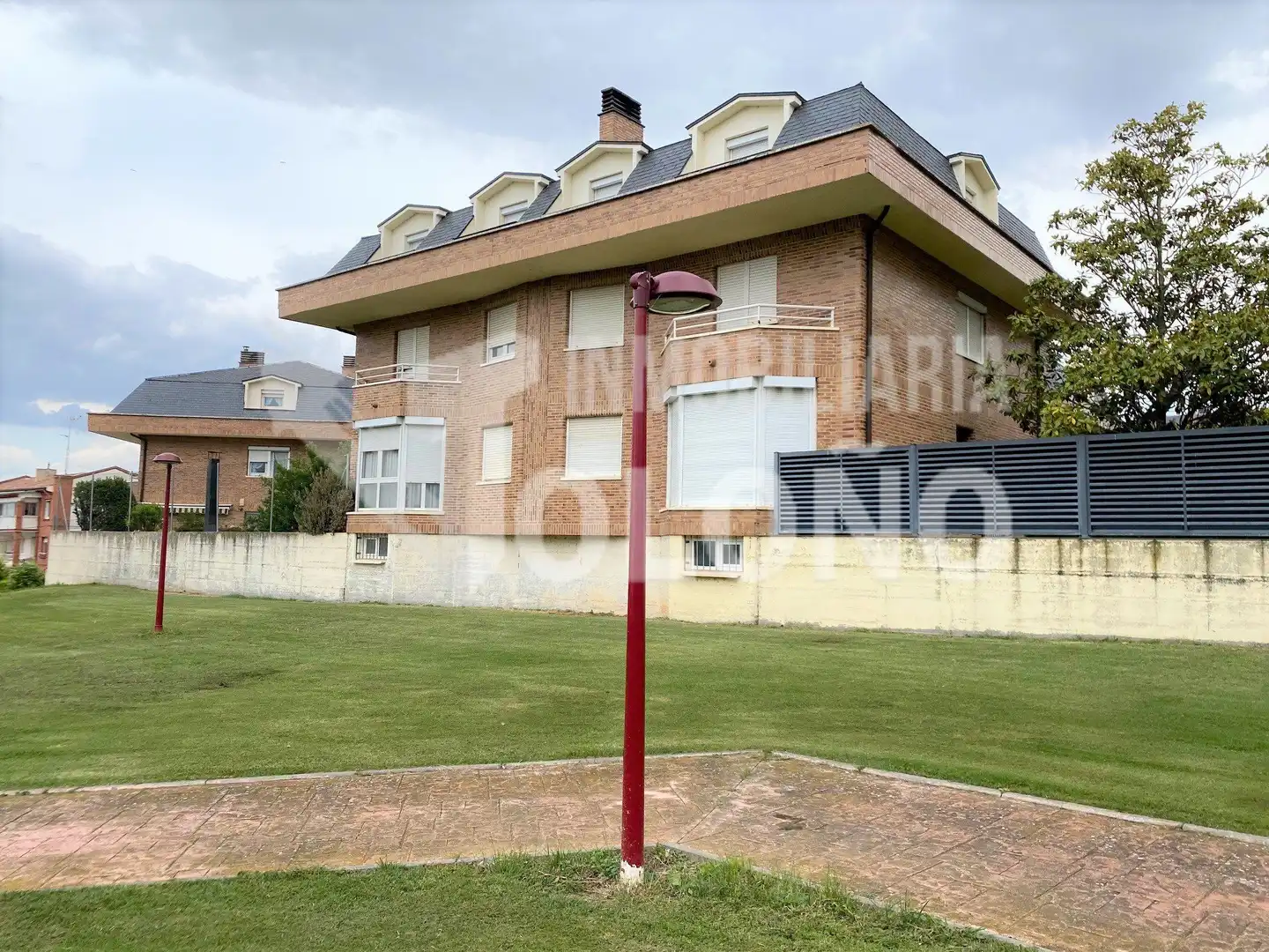 Aparcament de Casa o xalet en venda en Haro amb Calefacció, Jardí privat i Parquet