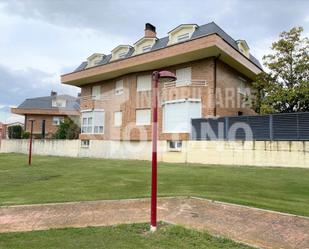 Aparcament de Casa o xalet en venda en Haro amb Calefacció, Jardí privat i Parquet