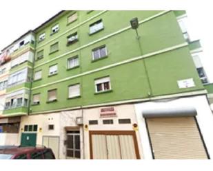 Vista exterior de Pis en venda en Torrelavega  amb Balcó