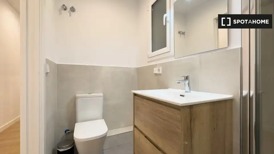 Baño de Apartamento para compartir en Barcelona con Aire acondicionado, Calefacción y Terraza