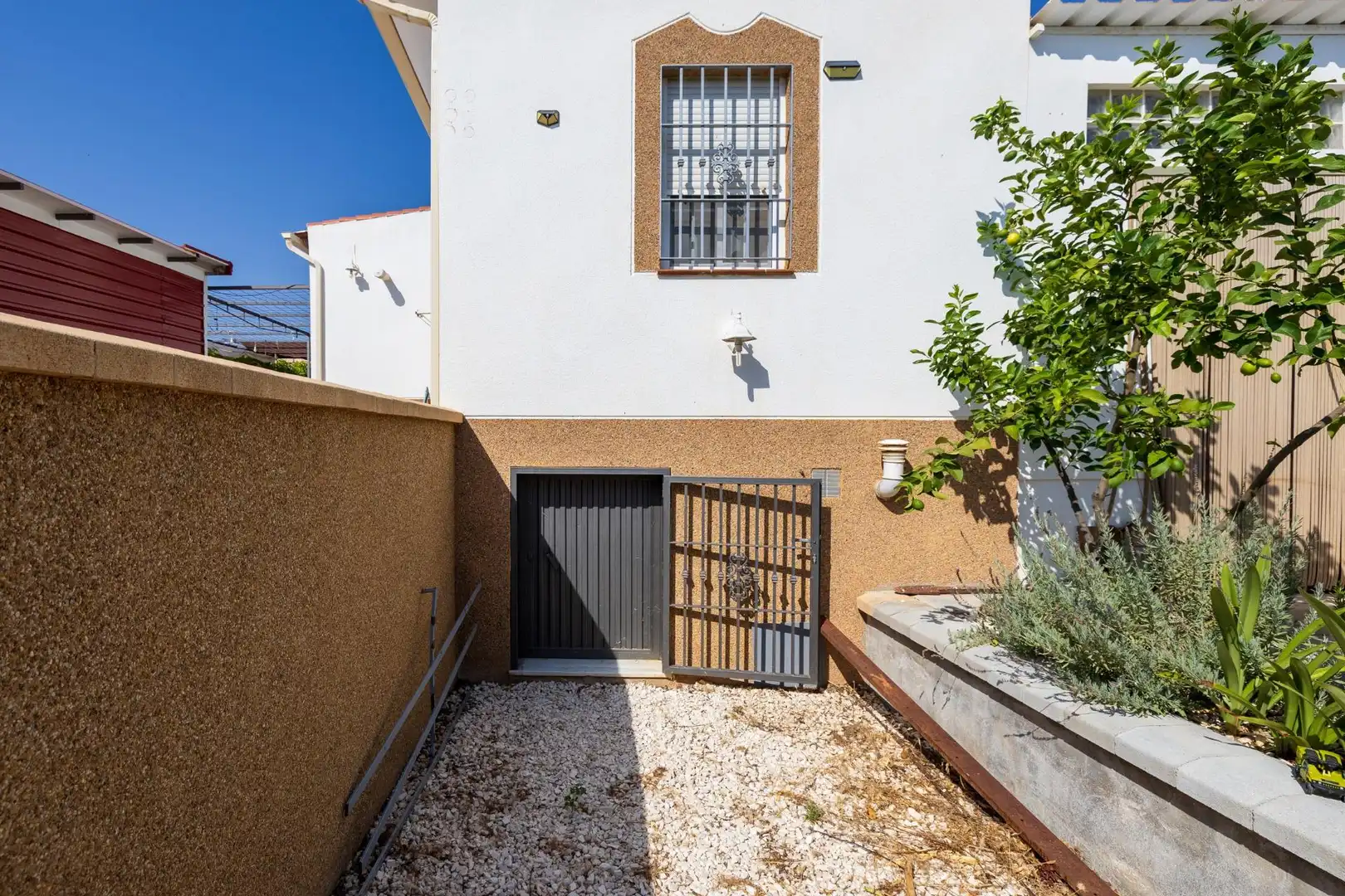 Vista exterior de Casa o chalet en venta en Darro con Aire acondicionado, Calefacción y Jardín privado