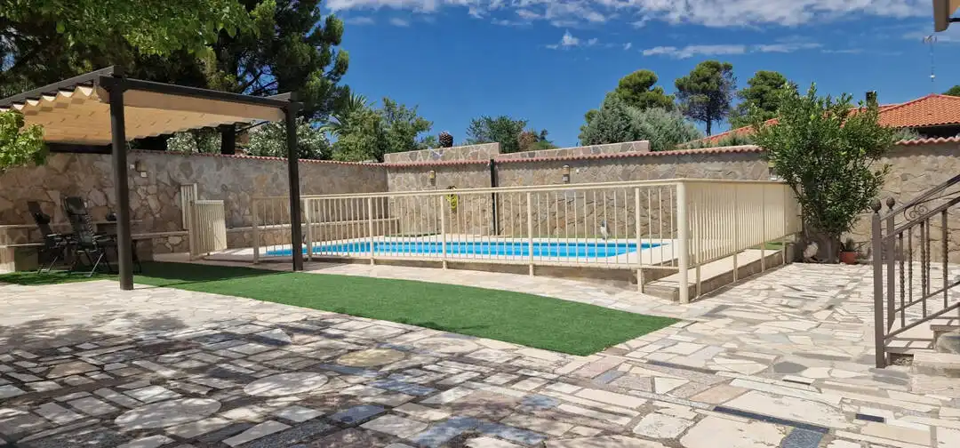 Piscina de Casa o chalet en venta en Valdelaguna con Aire acondicionado, Calefacción y Terraza