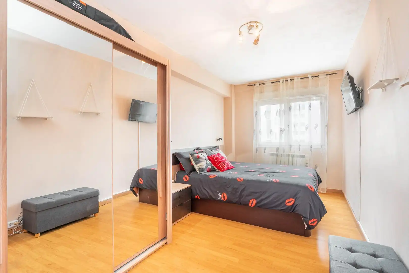 Habitación de Piso en venta en Gijón  con Calefacción, Terraza y Amueblado