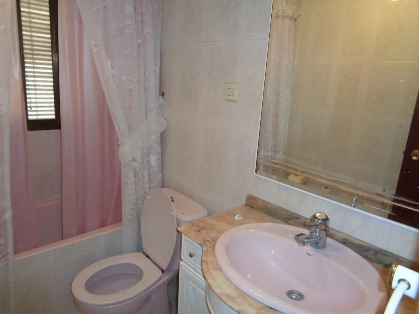 Baño de Piso en venta en Nájera con Calefacción, Terraza y Amueblado