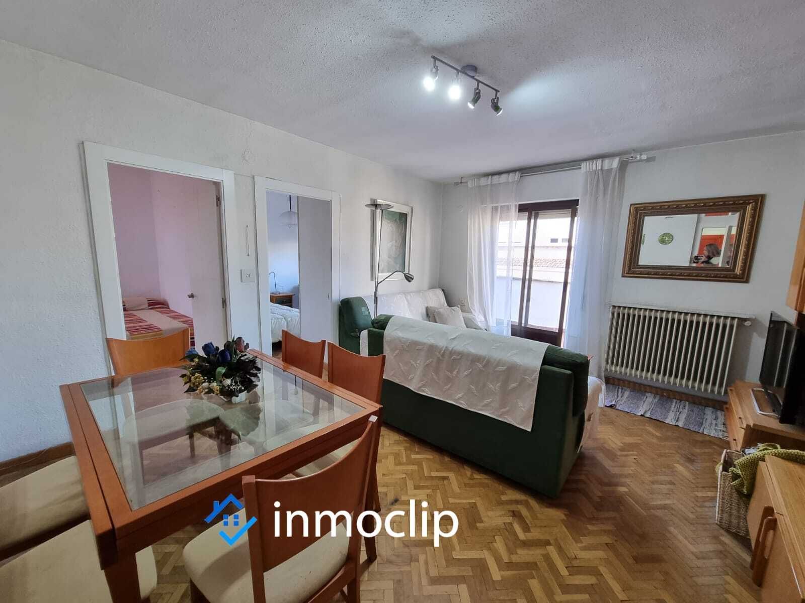 Sala d'estar de Àtic de lloguer en Salamanca Capital amb Calefacció, Terrassa i Moblat