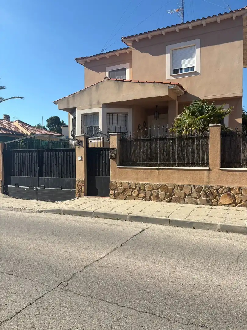 Vista exterior de Casa o chalet en venta en Ontígola con Calefacción, Jardín privado y Trastero