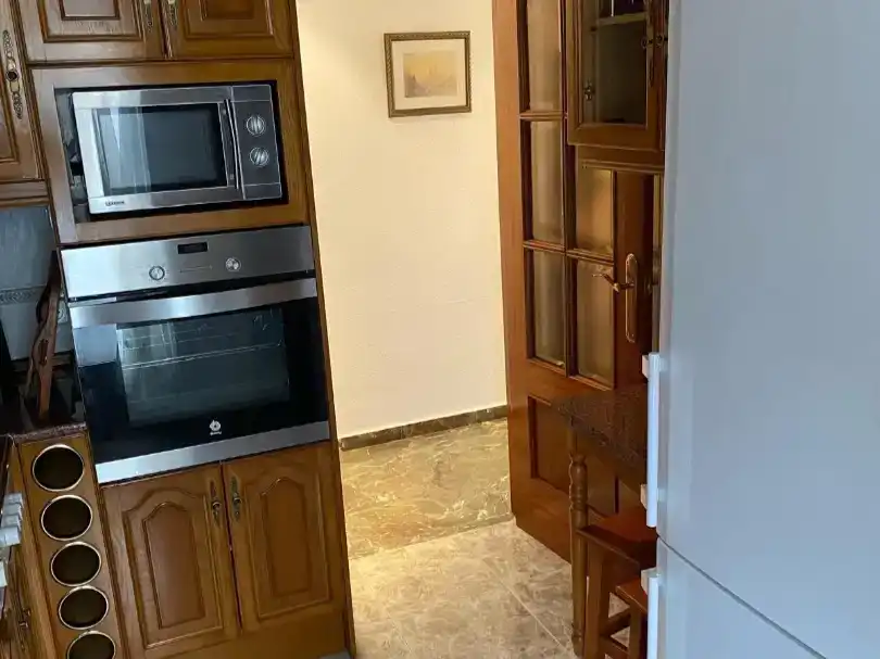 Cuina de Pis de lloguer en Jaén amb Aire condicionat, Moblat i Balcó