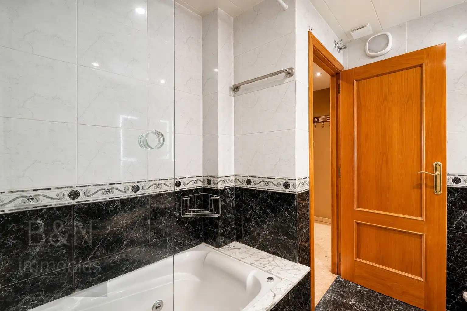 Bathroom of Duplexes for sale in Sabadell  with Air Conditioner, Heating and Terrace