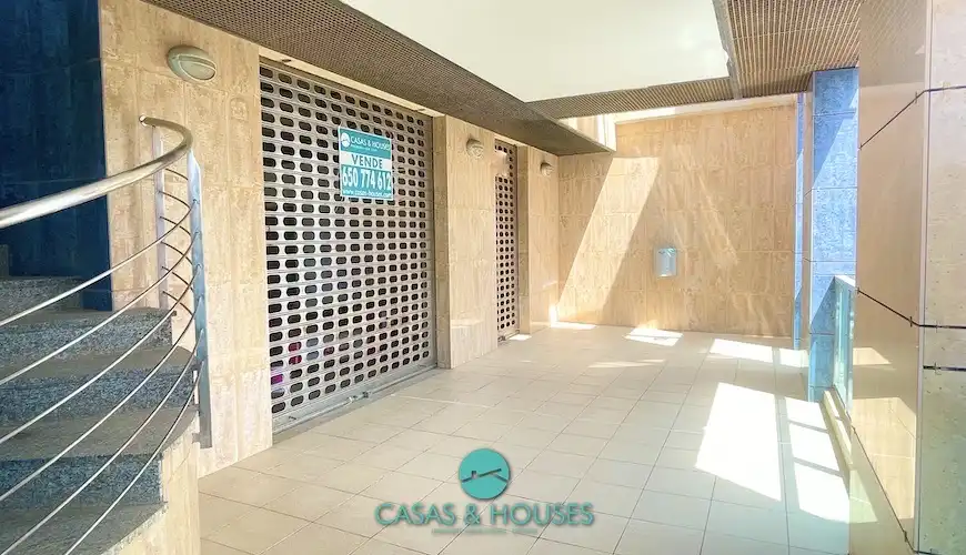 Außenansicht von Geschaftsraum zum Verkauf in La Manga del Mar Menor mit Klimaanlage, Terrasse und Möbliert