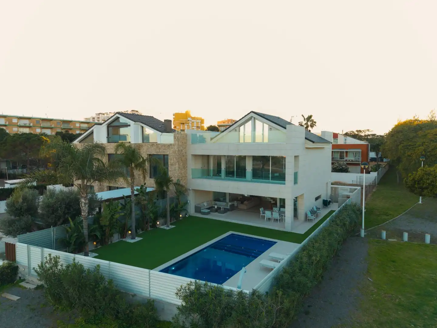 Vista exterior de Casa o xalet en venda en Sagunto / Sagunt amb Aire condicionat, Calefacció i Jardí privat